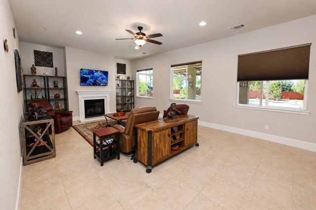 3741 N Mountain Hawk Court, Sanger, CA 93657