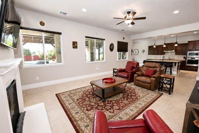 3741 N Mountain Hawk Court, Sanger, CA 93657