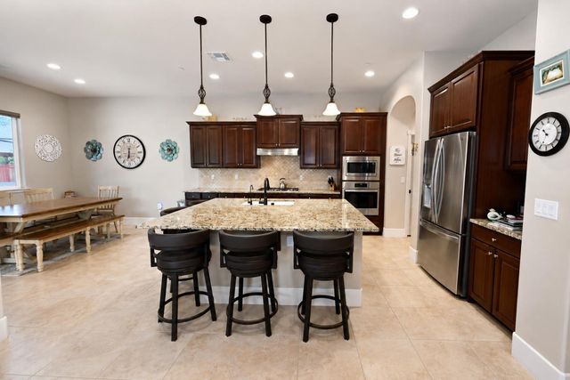 3741 N Mountain Hawk Court, Sanger, CA 93657
