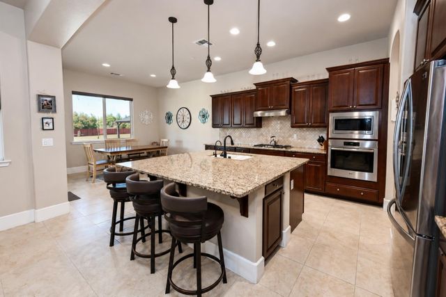 3741 N Mountain Hawk Court, Sanger, CA 93657
