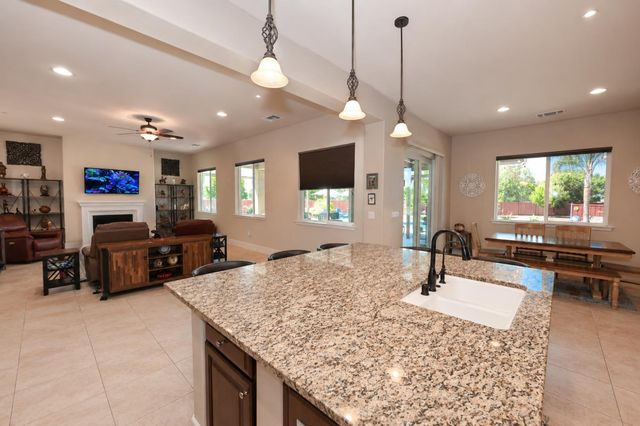 3741 N Mountain Hawk Court, Sanger, CA 93657