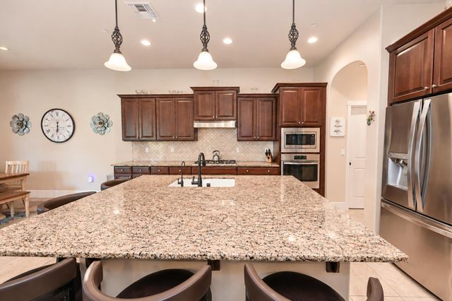3741 N Mountain Hawk Court, Sanger, CA 93657