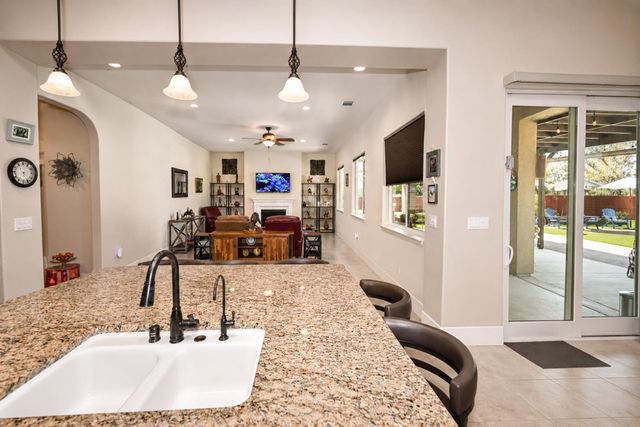 3741 N Mountain Hawk Court, Sanger, CA 93657
