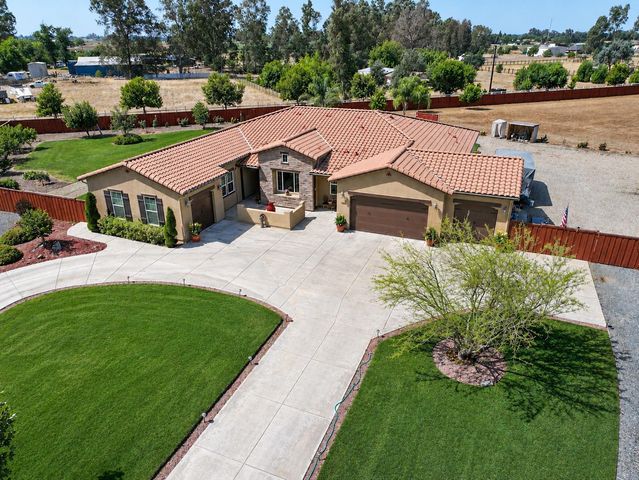 3741 N Mountain Hawk Court, Sanger, CA 93657
