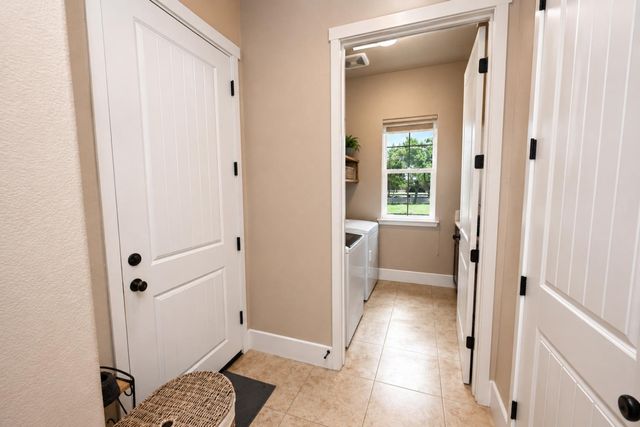 3741 N Mountain Hawk Court, Sanger, CA 93657