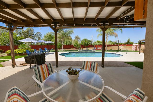 3741 N Mountain Hawk Court, Sanger, CA 93657