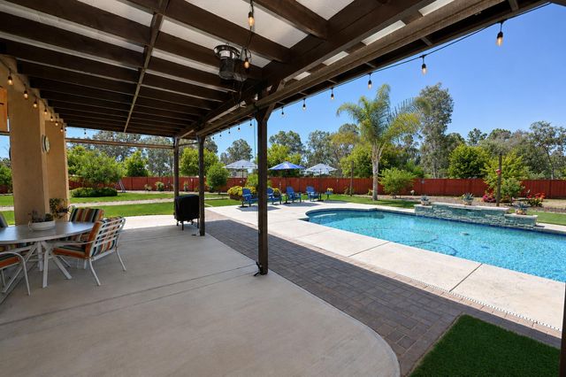 3741 N Mountain Hawk Court, Sanger, CA 93657
