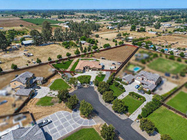 3741 N Mountain Hawk Court, Sanger, CA 93657