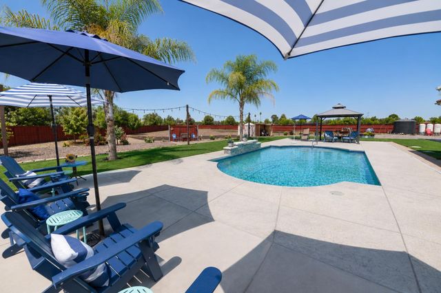 3741 N Mountain Hawk Court, Sanger, CA 93657