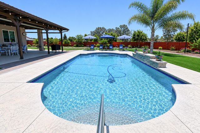 3741 N Mountain Hawk Court, Sanger, CA 93657