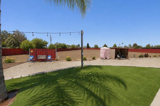 3741 N Mountain Hawk Court, Sanger, CA 93657
