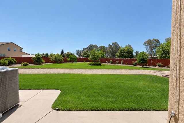 3741 N Mountain Hawk Court, Sanger, CA 93657