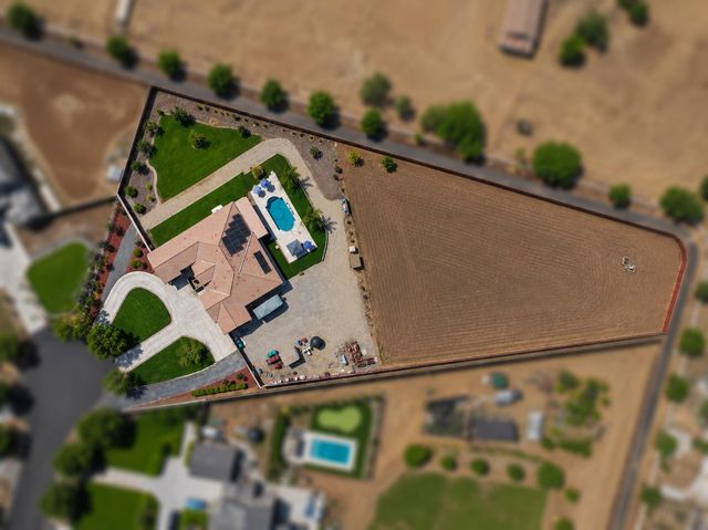 3741 N Mountain Hawk Court, Sanger, CA 93657