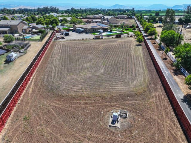 3741 N Mountain Hawk Court, Sanger, CA 93657