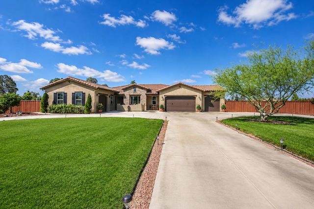 3741 N Mountain Hawk Court, Sanger, CA 93657