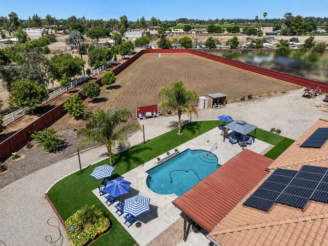 3741 N Mountain Hawk Court, Sanger, CA 93657