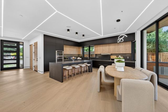 2338 Thompson Court, Mountain View, CA 94043