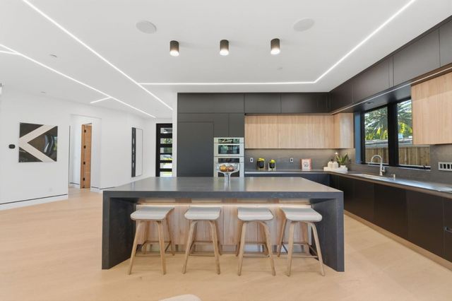2338 Thompson Court, Mountain View, CA 94043