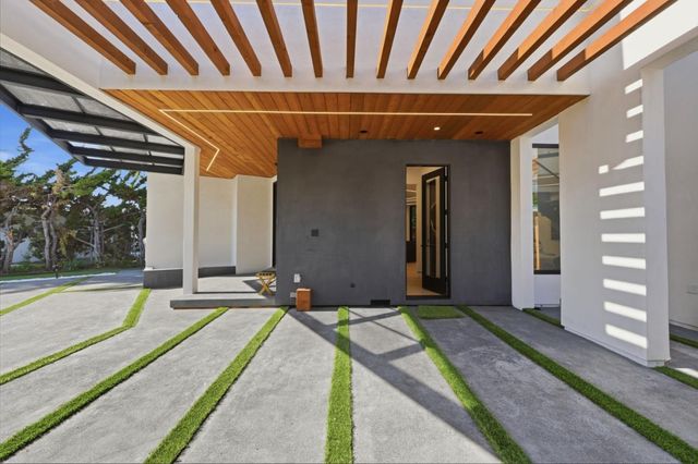 2338 Thompson Court, Mountain View, CA 94043