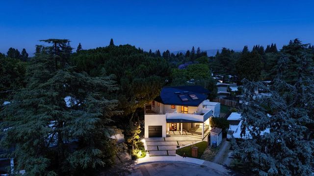 2338 Thompson Court, Mountain View, CA 94043
