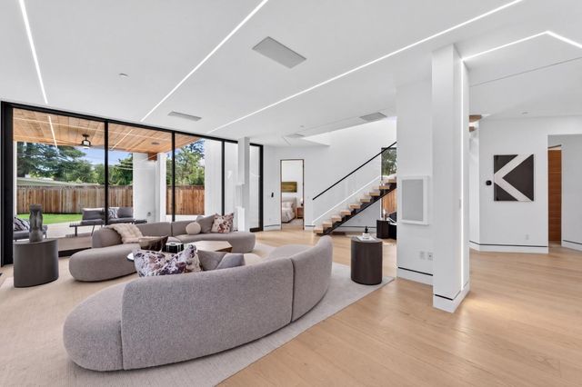 2338 Thompson Court, Mountain View, CA 94043