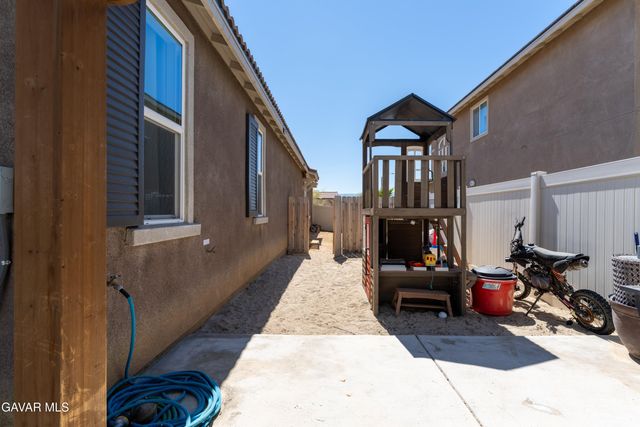 5101 W Avenue J5, Lancaster, CA 93536