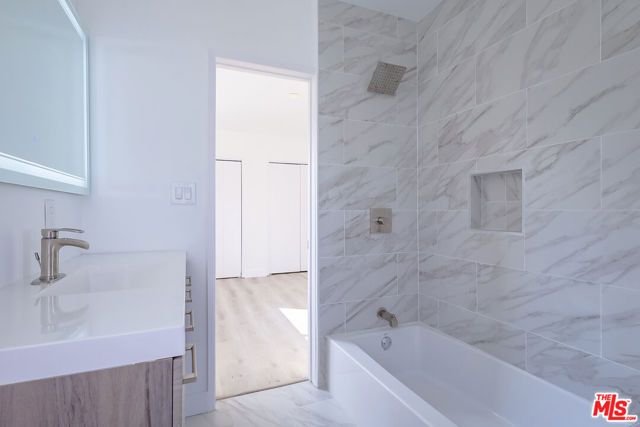 823 S Detroit Street 4, Los Angeles, CA 90036