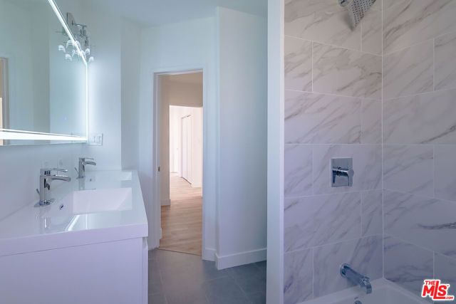 823 S Detroit Street 4, Los Angeles, CA 90036