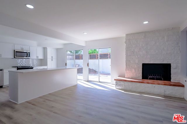 823 S Detroit Street 4, Los Angeles, CA 90036