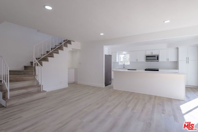 823 S Detroit Street 4, Los Angeles, CA 90036