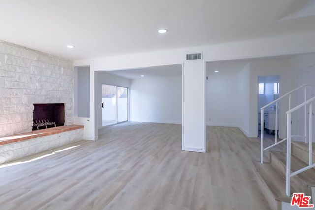 823 S Detroit Street 4, Los Angeles, CA 90036