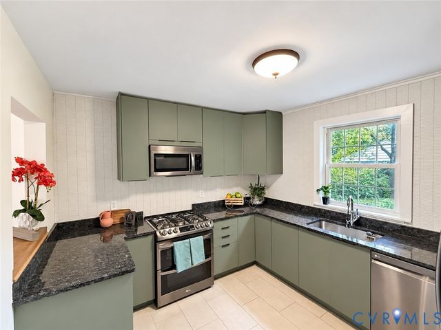 518 Central Ter, Hopewell, VA 23860