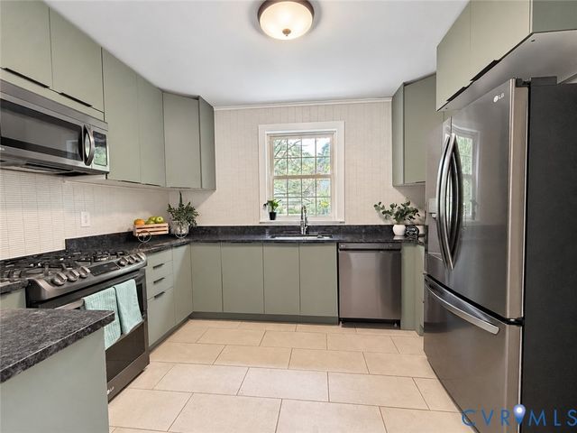 518 Central Ter, Hopewell, VA 23860