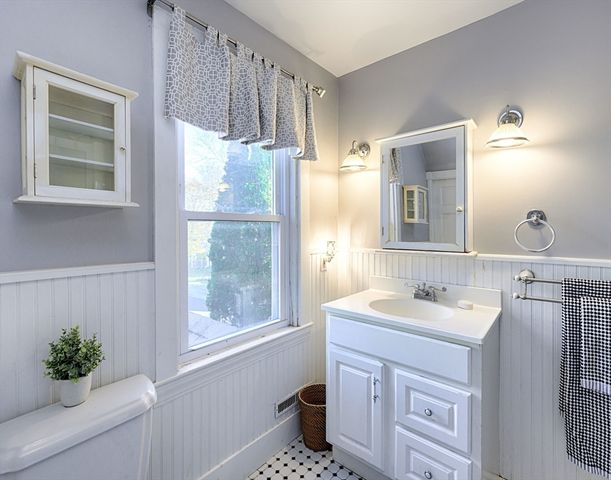 31 Marion St, Natick, MA 01760