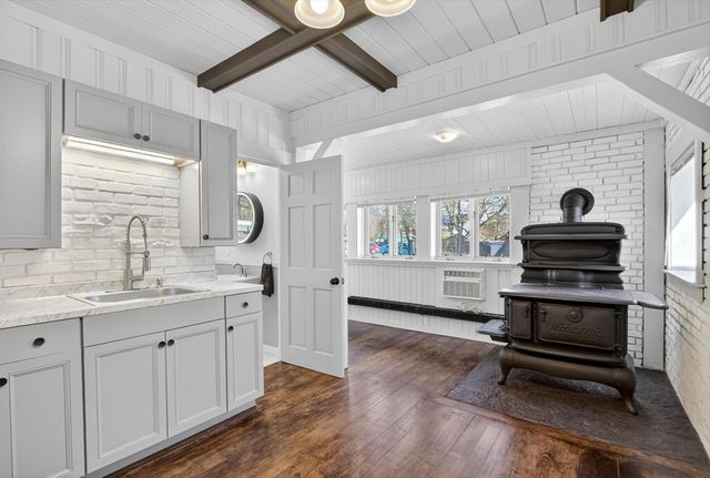 17 Hazel St, Fitchburg, MA 01420