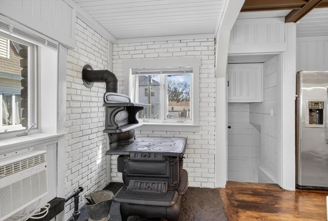 17 Hazel St, Fitchburg, MA 01420