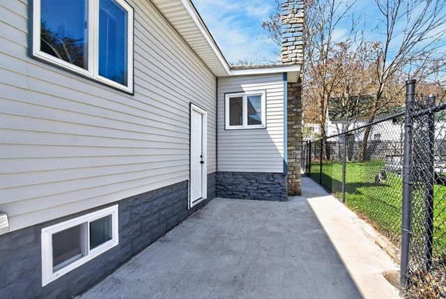 17 Hazel St, Fitchburg, MA 01420