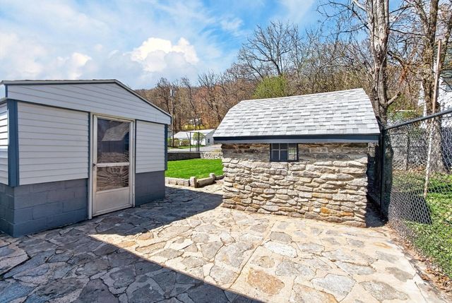 17 Hazel St, Fitchburg, MA 01420