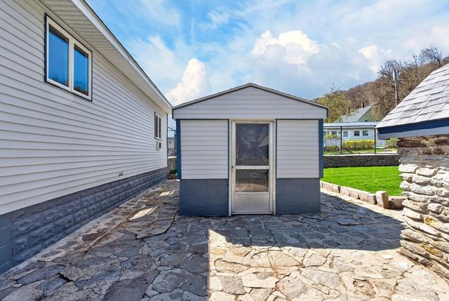 17 Hazel St, Fitchburg, MA 01420