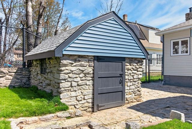 17 Hazel St, Fitchburg, MA 01420