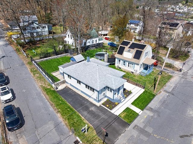 17 Hazel St, Fitchburg, MA 01420