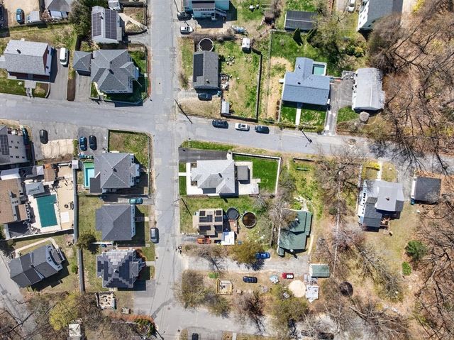 17 Hazel St, Fitchburg, MA 01420