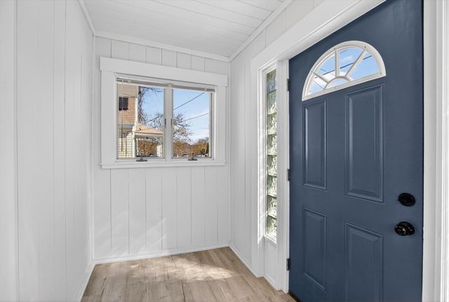 17 Hazel St, Fitchburg, MA 01420