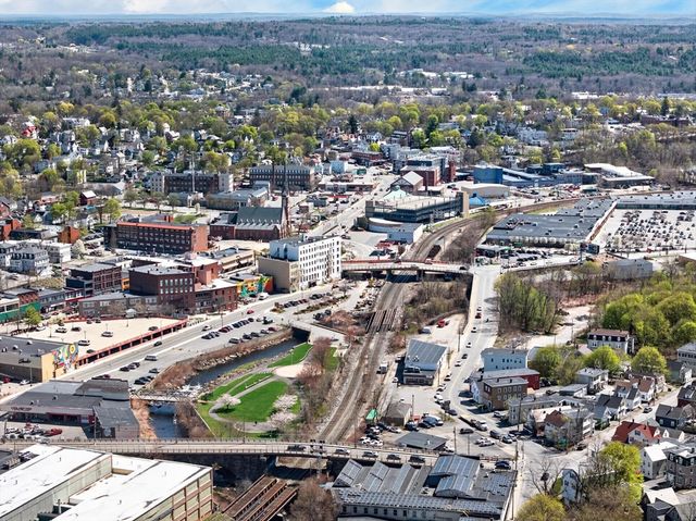 17 Hazel St, Fitchburg, MA 01420