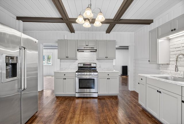 17 Hazel St, Fitchburg, MA 01420