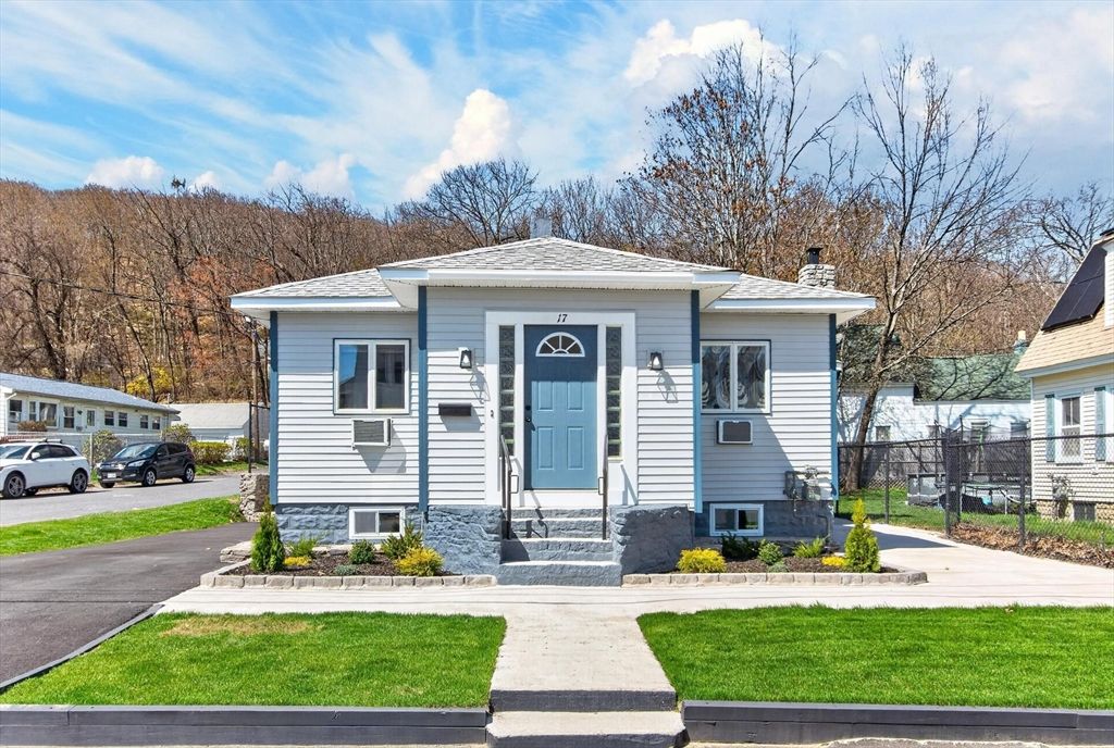 17 Hazel St, Fitchburg, MA 01420