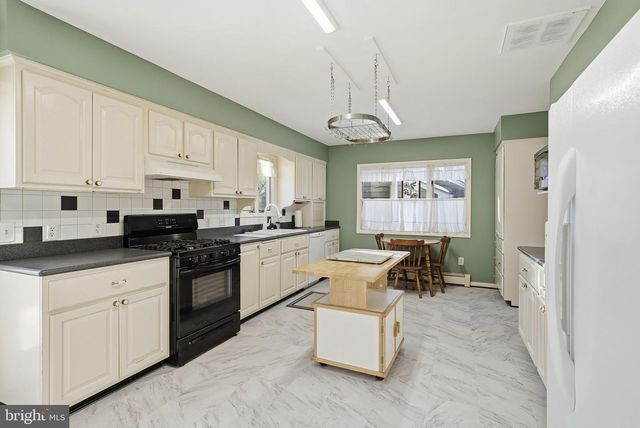 1206 BEECHWOOD DR, Frederick, MD 21701