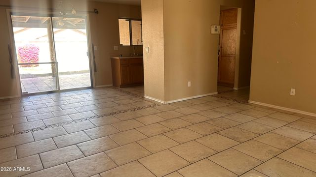 8568 W CARON Drive, Peoria, AZ 85345