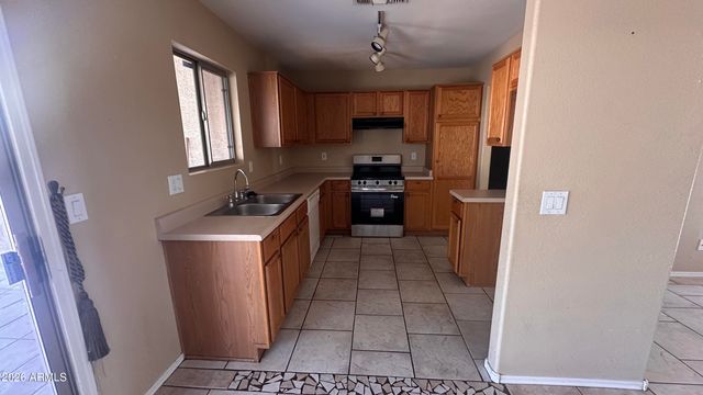 8568 W CARON Drive, Peoria, AZ 85345