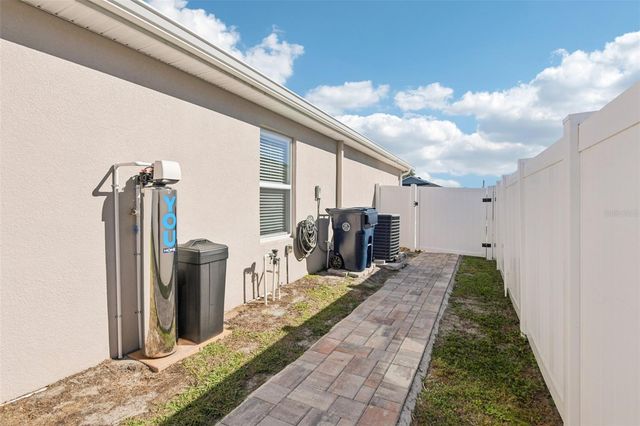 523 VALENTINA LANE, Auburndale, FL 33823